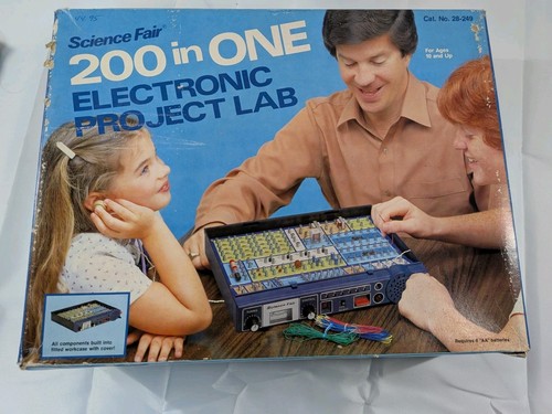 Vintage 1981 radio shack - radio,